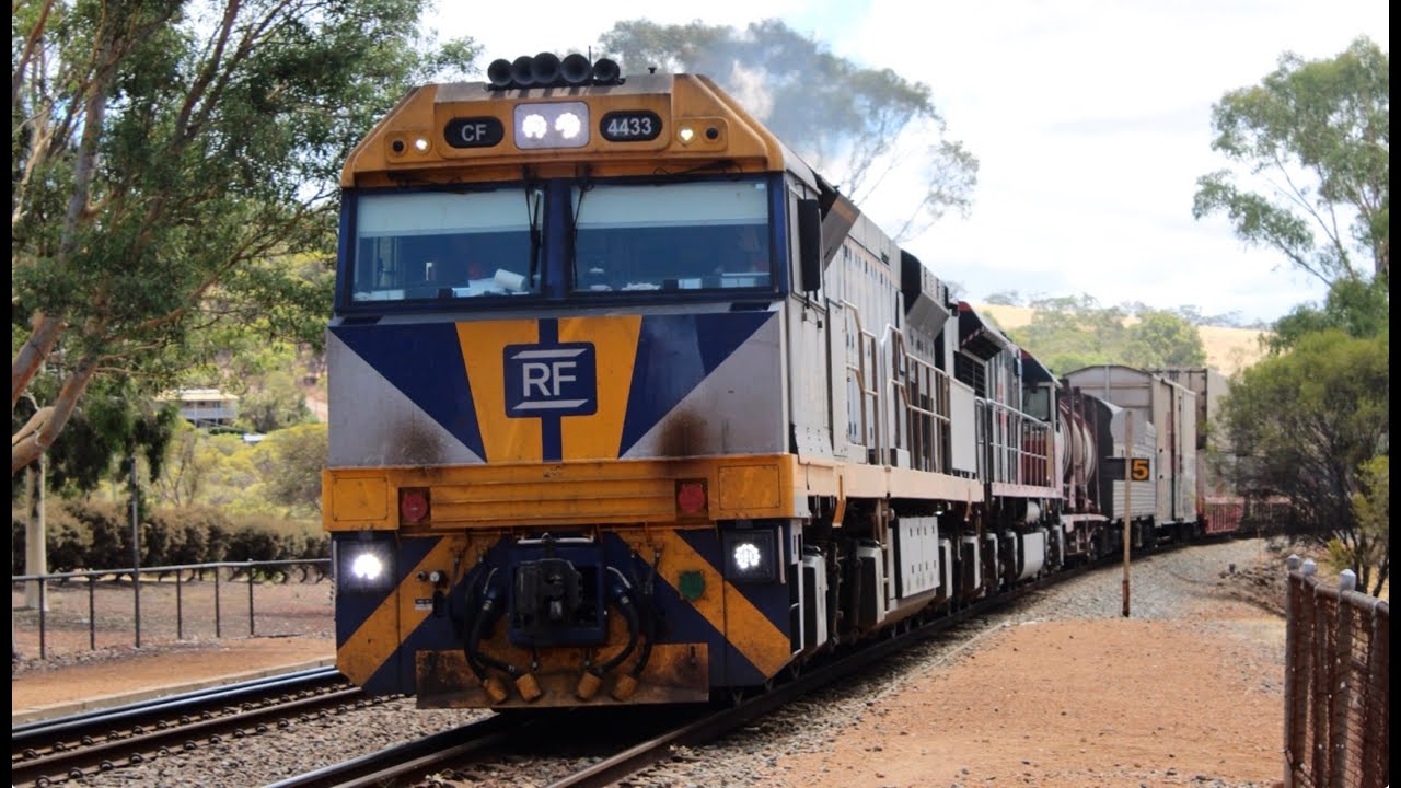 CF4433 & SCT011 are in charge of SCT's 7PG1 intermodal captured as it passed the Toodyay station.