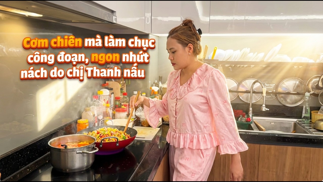 Cơm chiên mà làm chục công đoạn, ngon nhứt nách do chị Thanh nấu. 