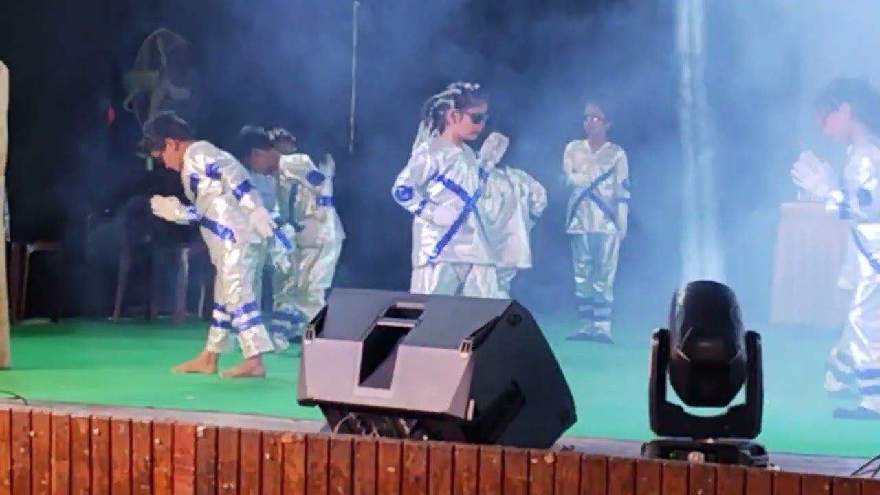 IAM PARTICIPATE IN DANCE EVENT IN HARI HARA KALA BHAVAN. FROM PRATIBHA HIGH SCHOOL. 