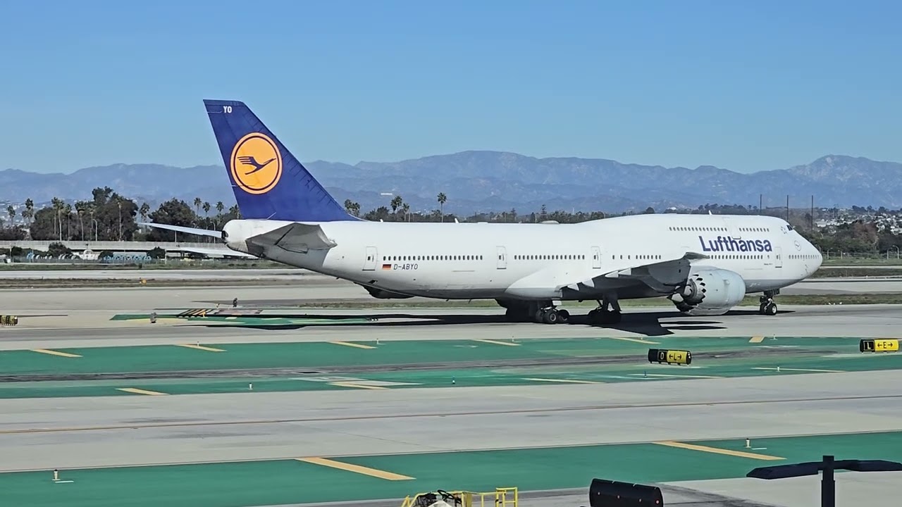 LAX - Lufthansa 747 Los Angeles scenery taxi 12/4/2025
