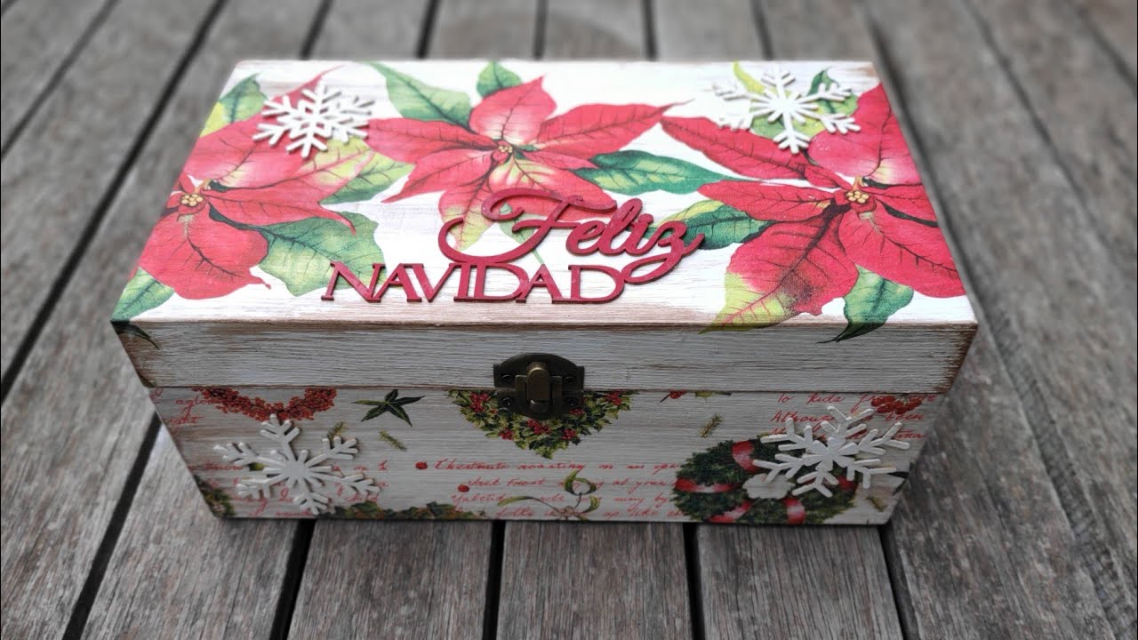 Caja de madera decorada con falso decapado y decoupage para Navidad