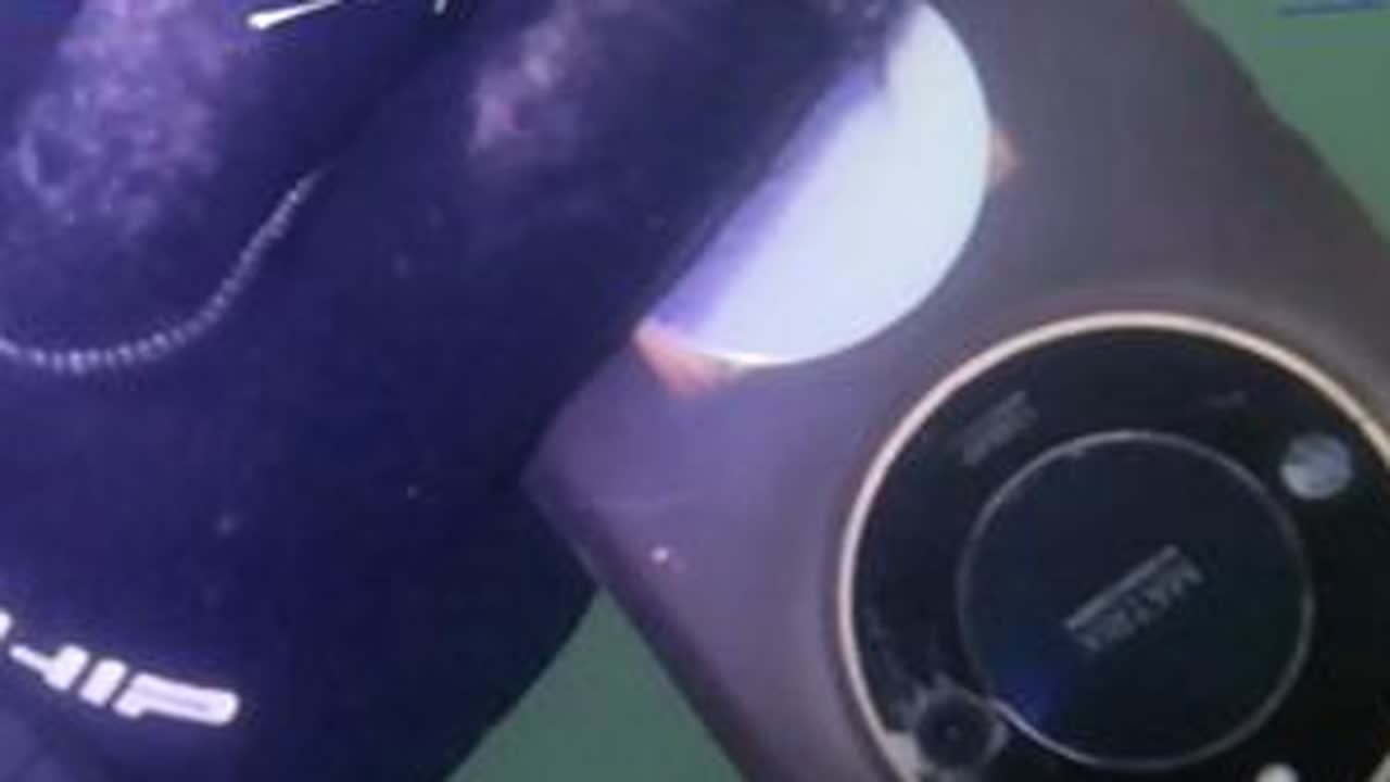 一镜到底看柒教练如何给钓友打捞一部在赣江打窝的手机 钓友说手机不重要，里面资料很重要。气温7度，水温11度，赣江水深12米，好在还是给钓友把手机给找到了   #打捞手机 #江西潜水打捞
