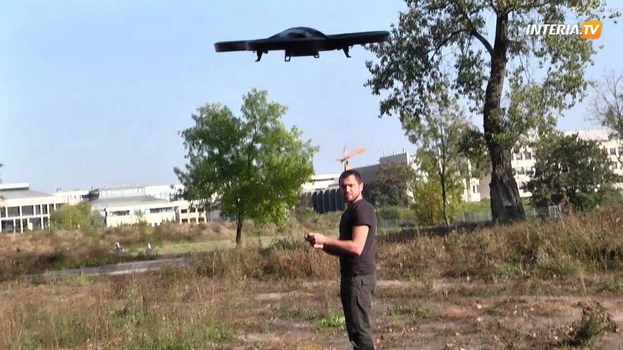 Parrot AR.Drone 2.0 -- król przestworzy