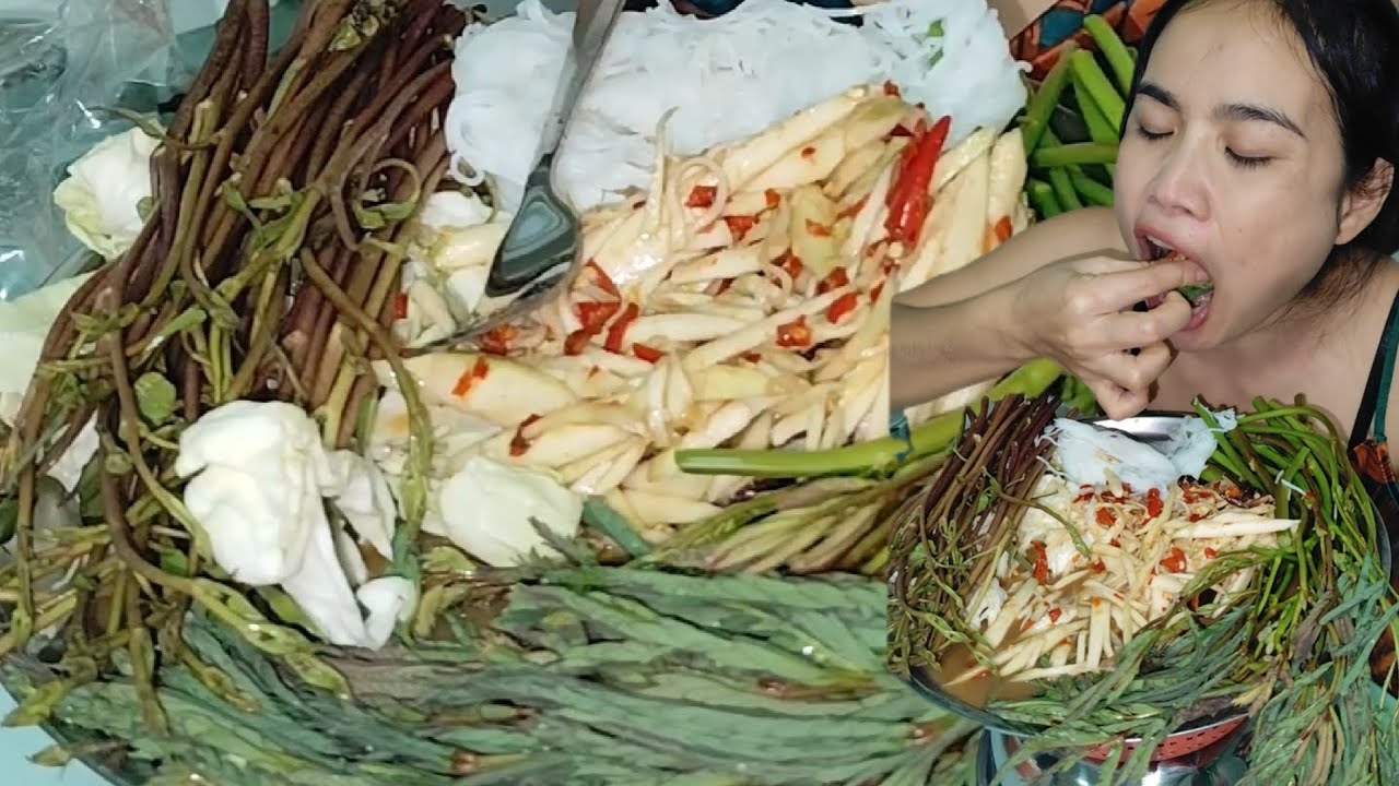 ตำมะม่วงกินกับผักกระเฉด
