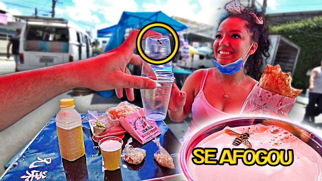 A ABELHA tentou ROUBAR NOSSO CALDO DE CANA na feira e se AFOGOU 😂