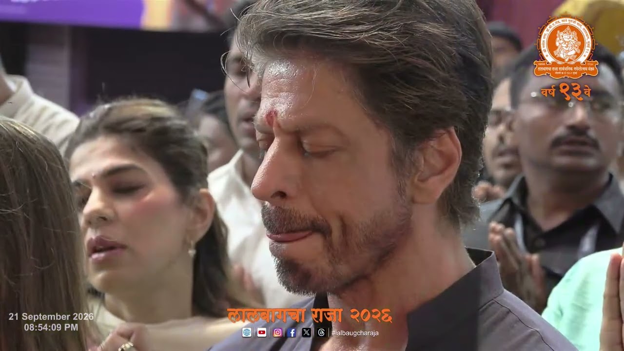 Shah Rukh Khan With Family at Lalbaugcha Raja 2026
