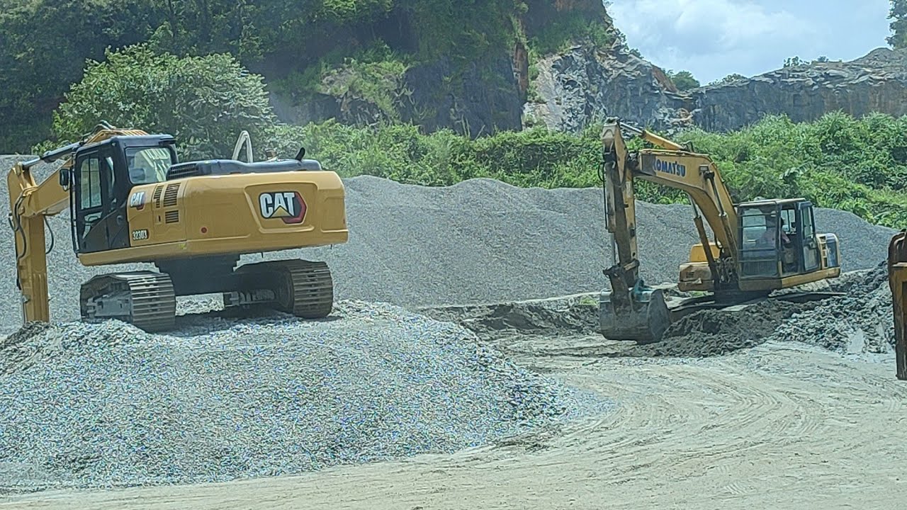 CAT vs Komatsu Excavators
