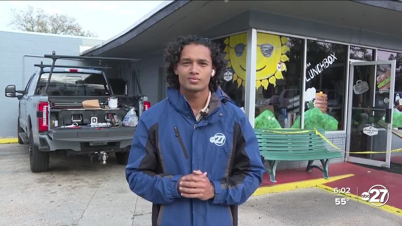 Водитель потерял контроль над автомобилем и врезался в местный ресторан, в результате чего постра...