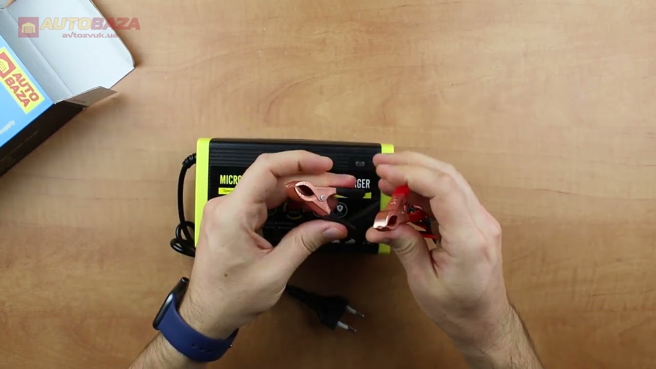 Зарядний пристрій для акумулятора XoKo XK-CC12-6A