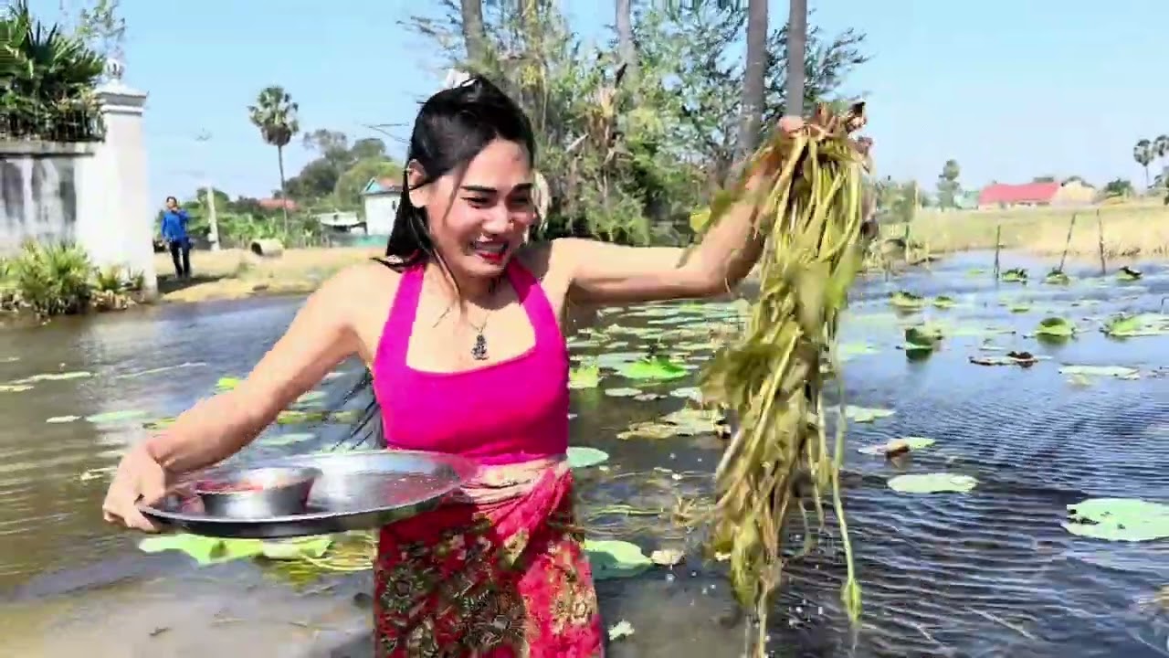 ញាំសា្លបចង្វារជ្រលក់ទឹកត្រីកោះកុង Eat shrimp wings with Koh Kong fish sauce