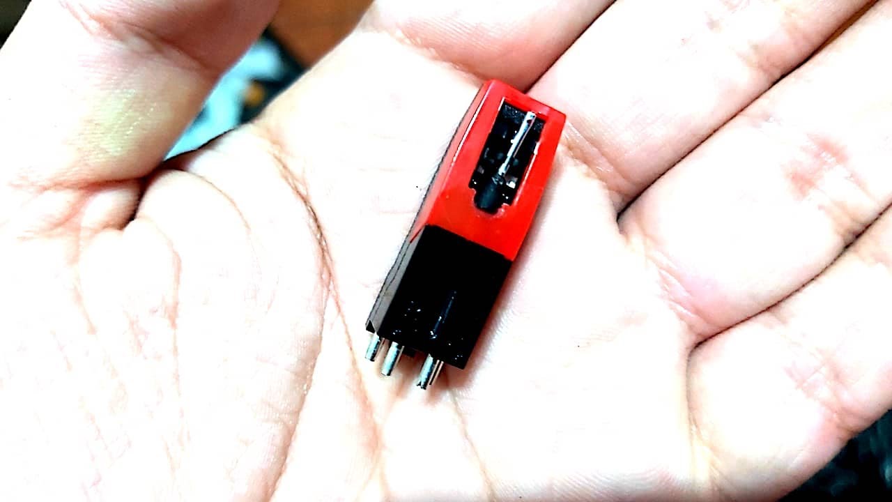 Cómo cambiar y poner aguja universal para tocadiscos de manera sencilla (aguja np1 np6)