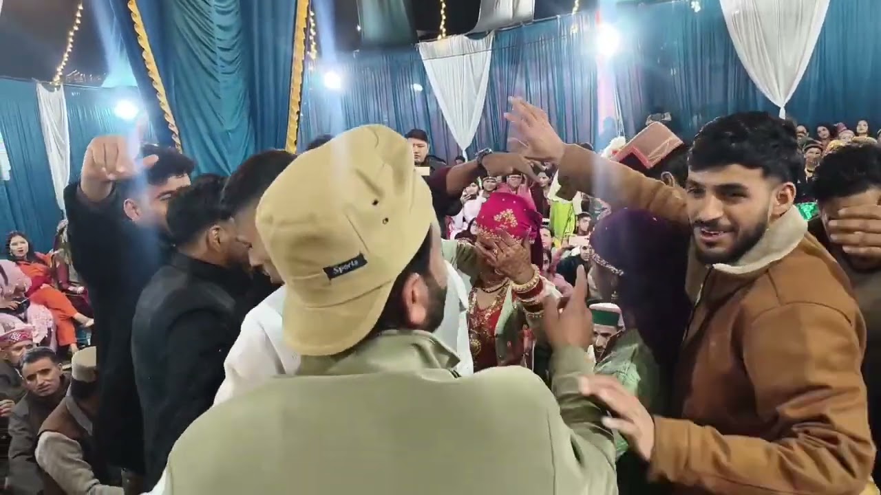 दूल्हा और दुल्हन का पहाड़ी मुजरा नाटी ❤️‍🩹@PreetiandJyotivlogs 