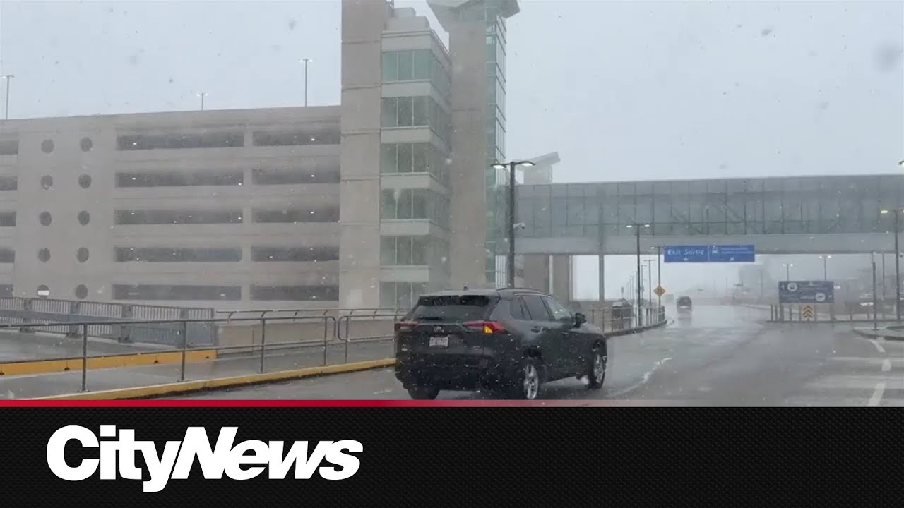 Heavy Snowfall causing flight delays at Calgary International Airport