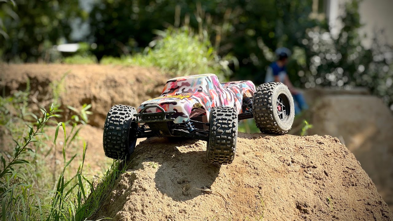 Tekno MT48 2.0 im Dirt Park
