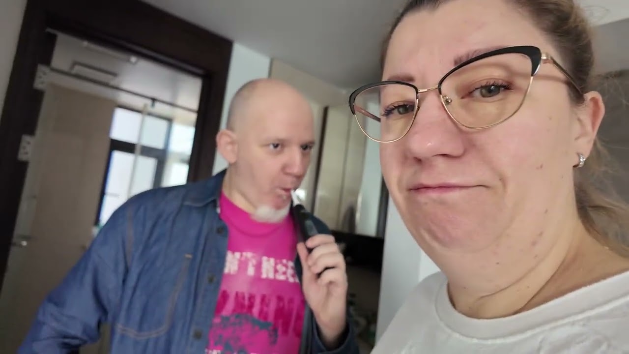 Wypad na hot pot z latającymi dronami, tfu nudlami! A na koniec zaskakujący dodatek do jedzenia 😜
