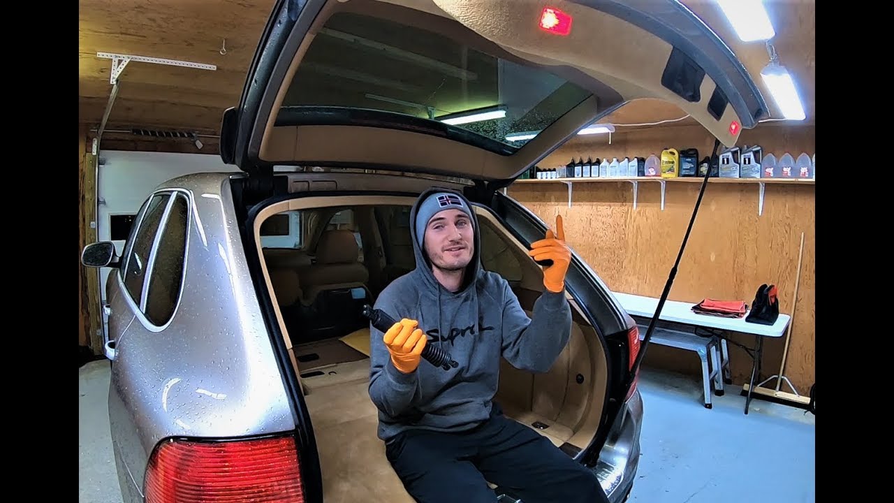 Замена амортизаторов багажника Porsche Cayenne
