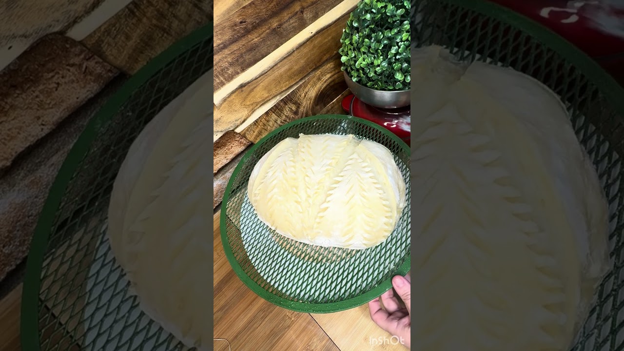 PÃO RÚSTICO COM MODELAGEM ÁRVORE DE NATAL 