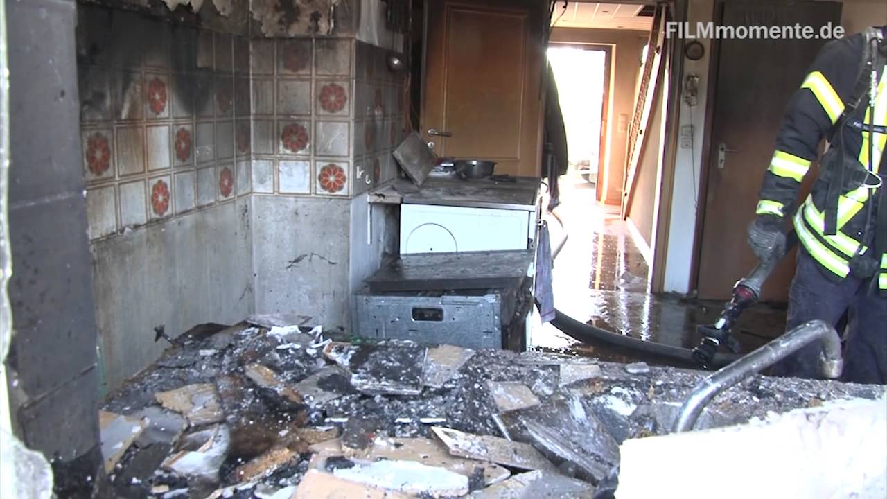 Feuerwehr Schuttertal verhindert Vollbrand in letzter Sekunde // Zwei Verletzte bei Küchenbrand