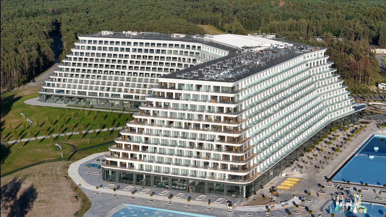 Hotel Gołębiewski w Pobierowie z drona (4k UHD)