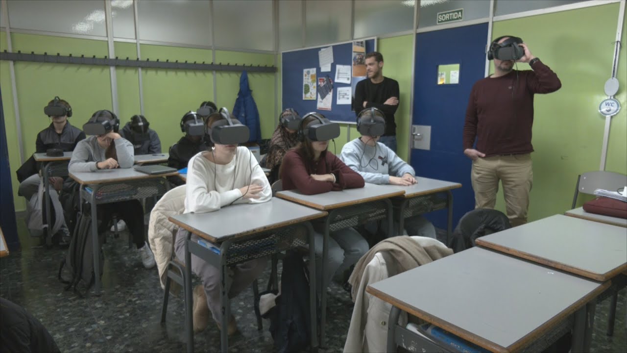 L’escola Nou Clavé, escenari d’una formació sobre violència domèstica amb realitat virtual