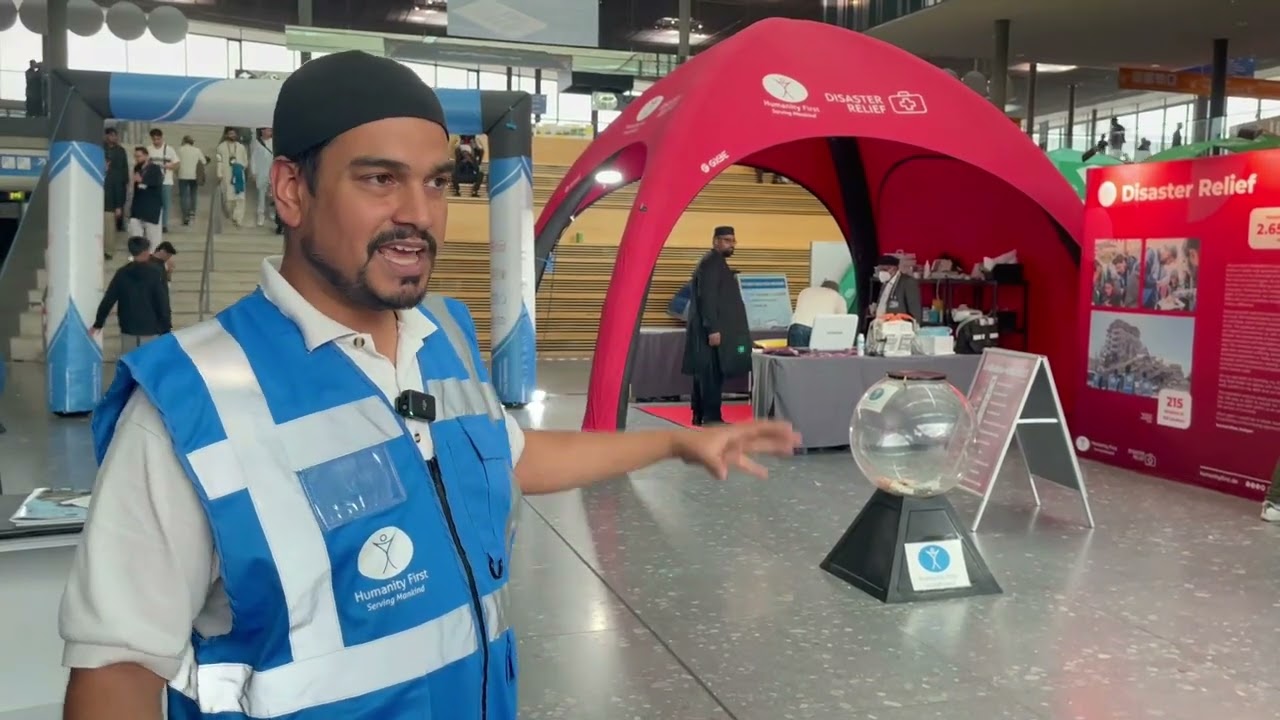 Humanity First Germany Exhibition Jalsa Salana 2023 - Kleine Moslims