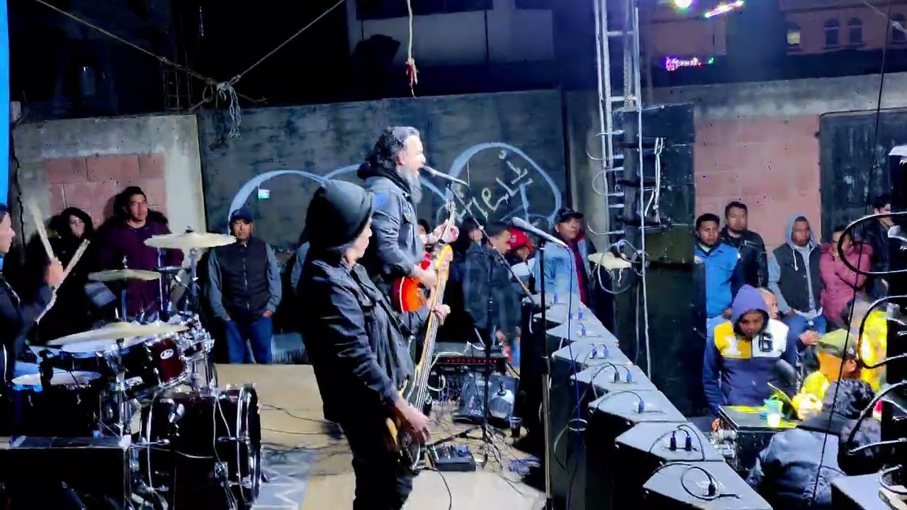  Perro negro y callejero .- GARROBOS 2.0 #charlyrocktv #carloshyperdj #rock #rockmexicano 