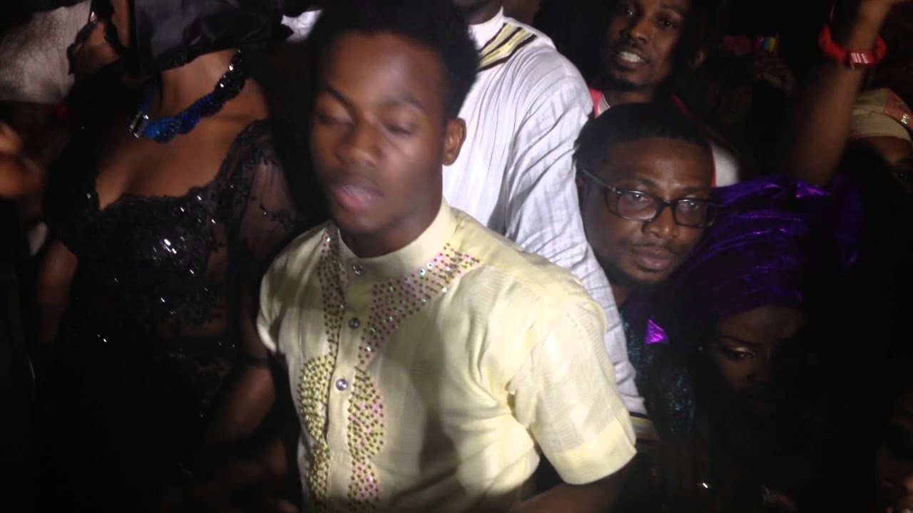 Mavins crew performing Dorobucci - Sid and Simi