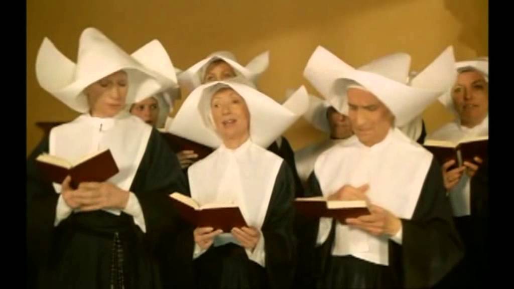 Louis de Funes chante avec les Soeurs ! Remix