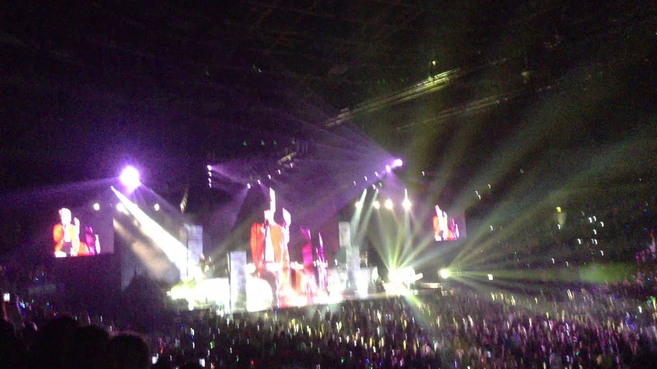 One Direction - More Than This (Louis Knee) (Take Me Home Tour) Belfast 11/3/13