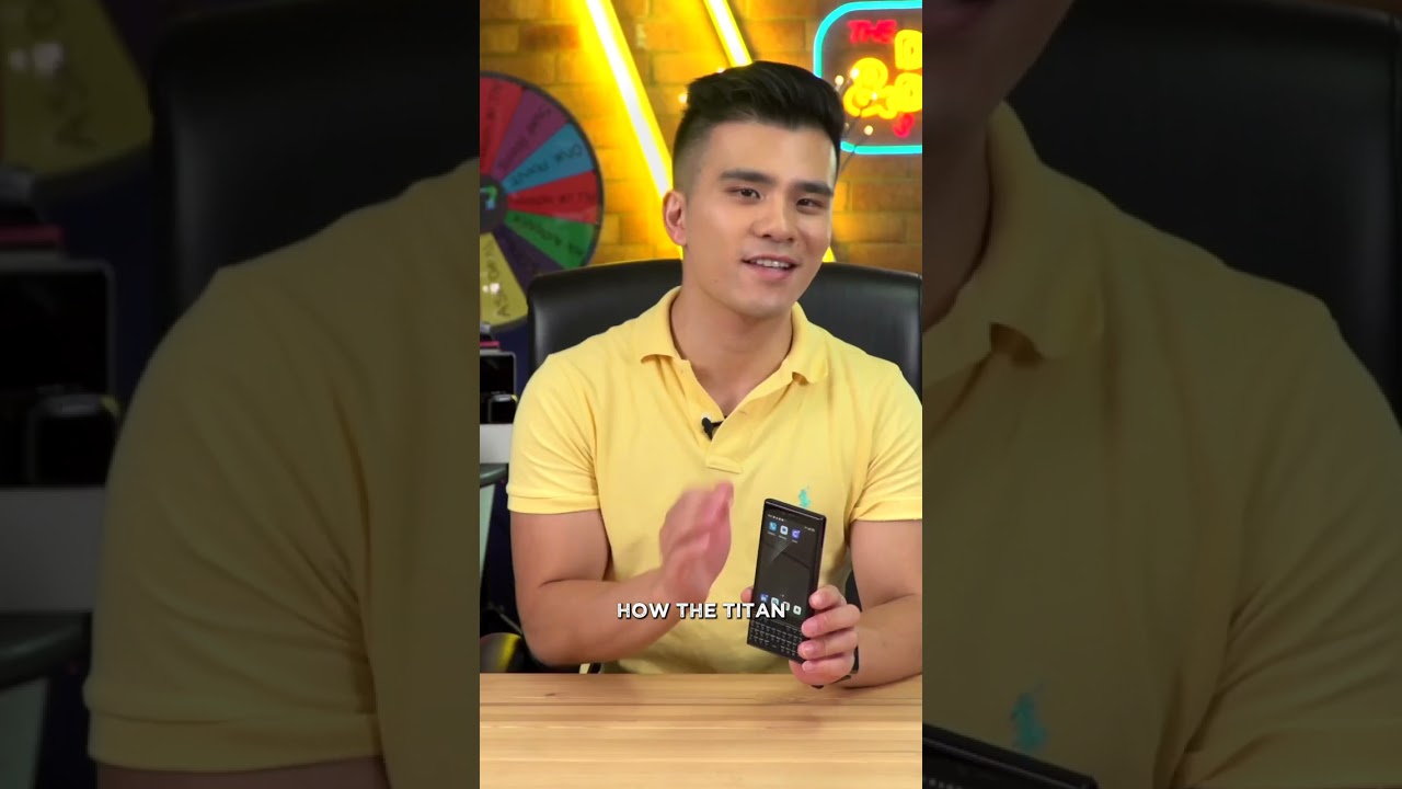 Why You NEED To Switch To a Physical QWERTY Phone