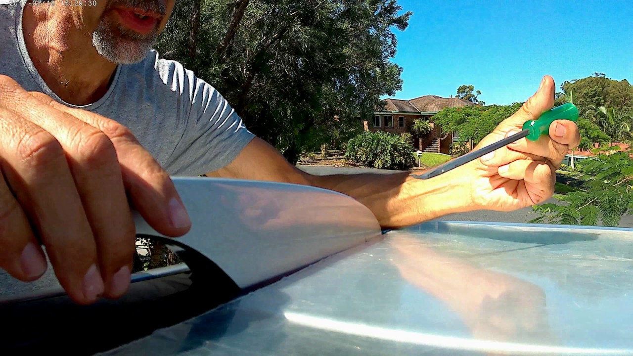 Kia Sorento XM Platinum MY2011 roof rail corrosion / removal / install