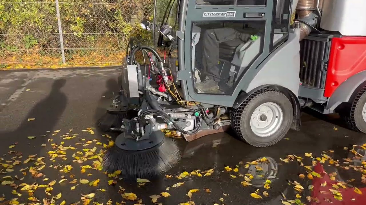 Hako CM650 - Efterårsfejning i Danmark