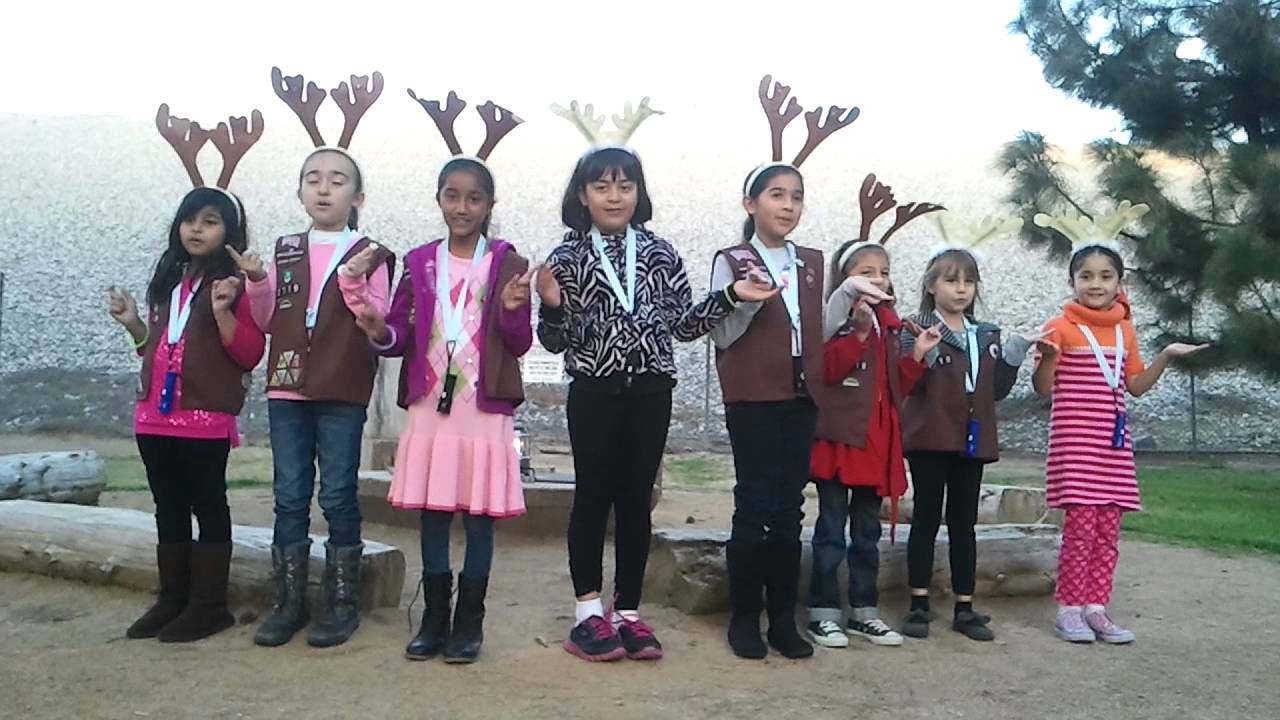 Girl Scouts sing Da Moose at Songfest 2013.