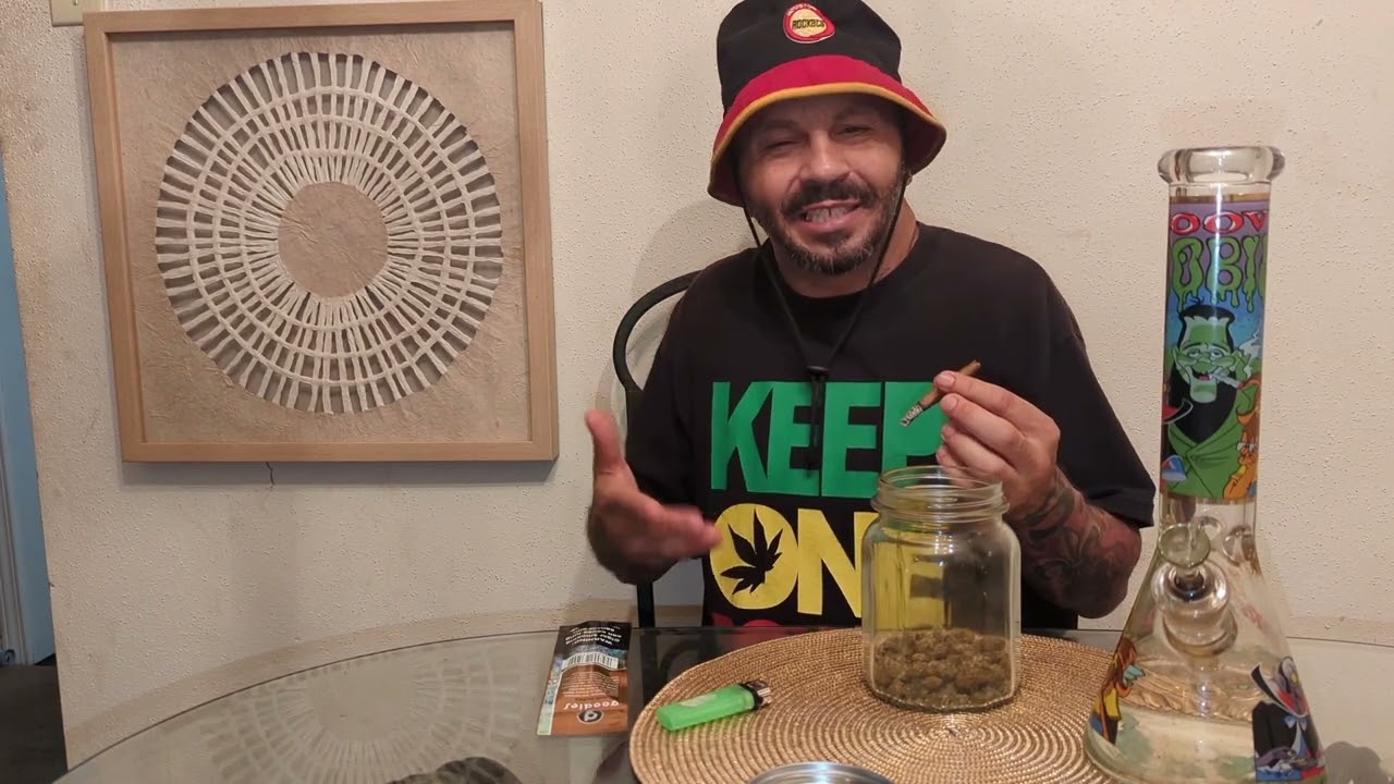 Lowryder strain review. #OVER21ONLY #ONLYONAWEED2KNOWBASIS 🤣🤣#CLICKSUBSCRIBE #CLICK SUBSCRIBE