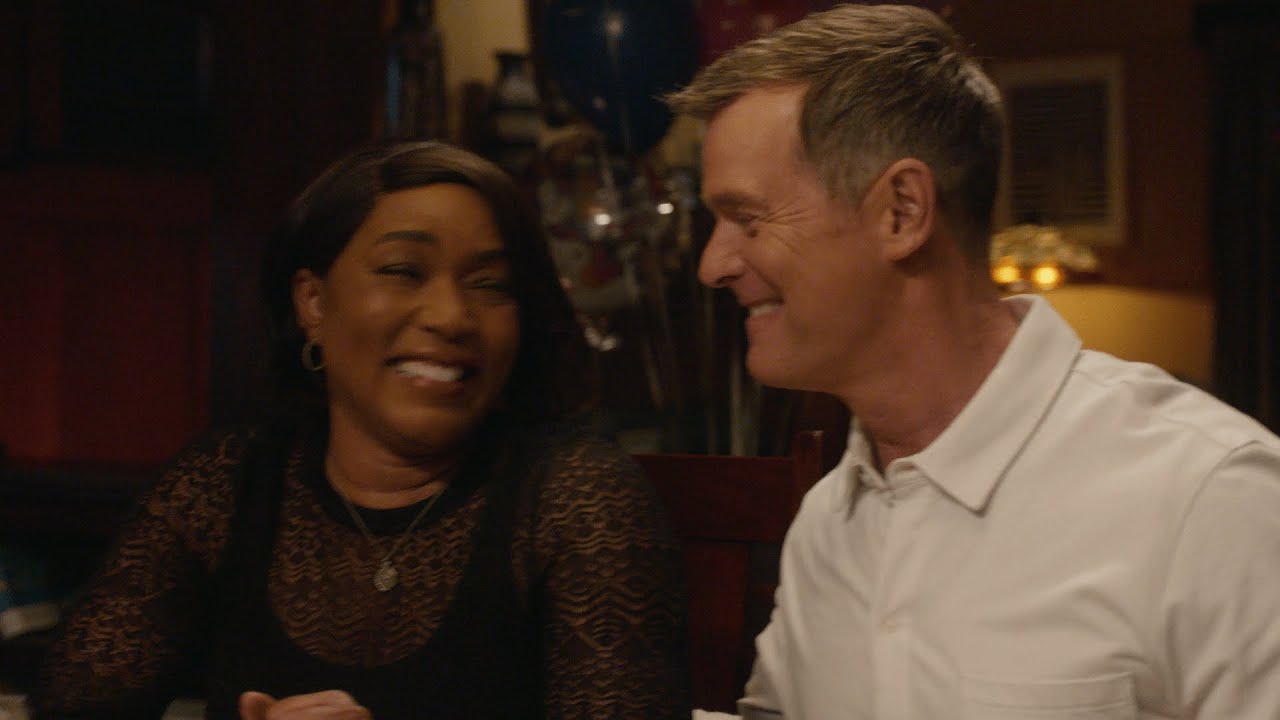 9-1-1 8x13 - Athena and Bobby at Hen's birthday dinner