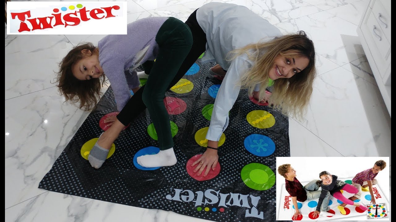 ELİF İLE CEREN TWİSTER KAPIŞMASI. EĞLENCELİ VİDEO