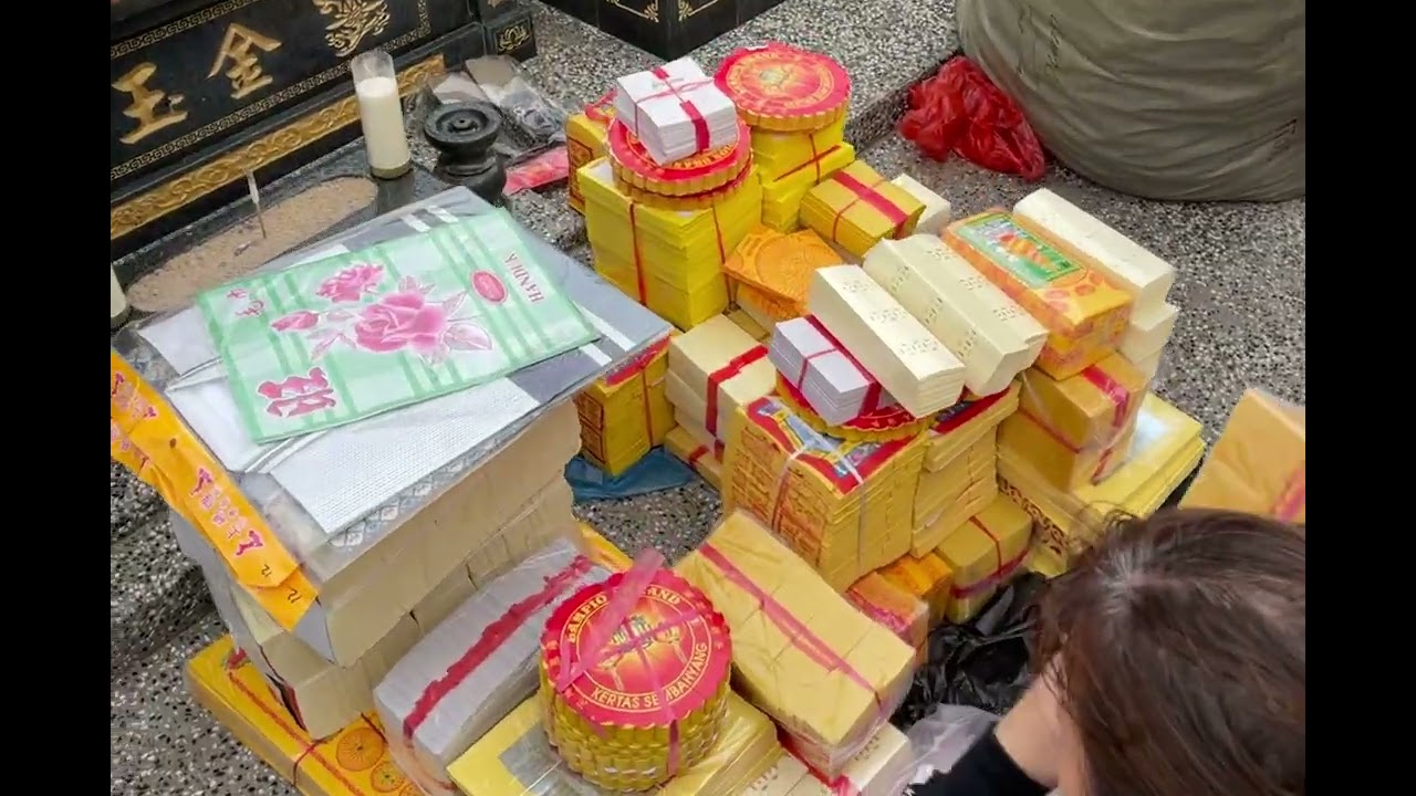 Sembahyang Kuburan Chan Lian Hwa