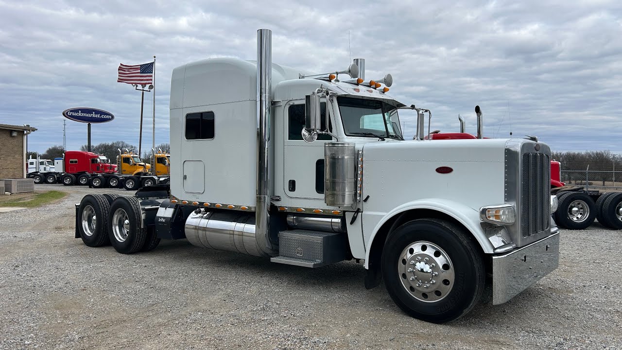 2014 Peterbilt 389 Glider Kit 70” Standup Sleeper