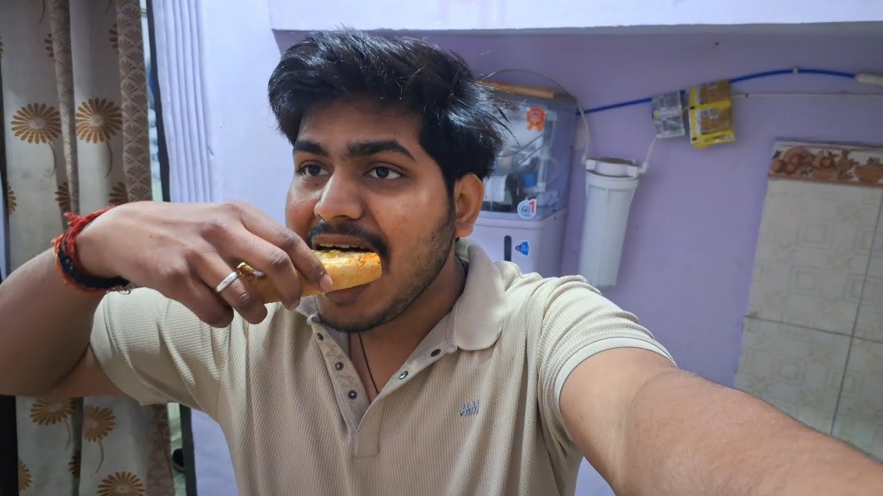 #VLOG 03 | Aaj Hum Ne Banaya Chilli Garlic Bread 😱