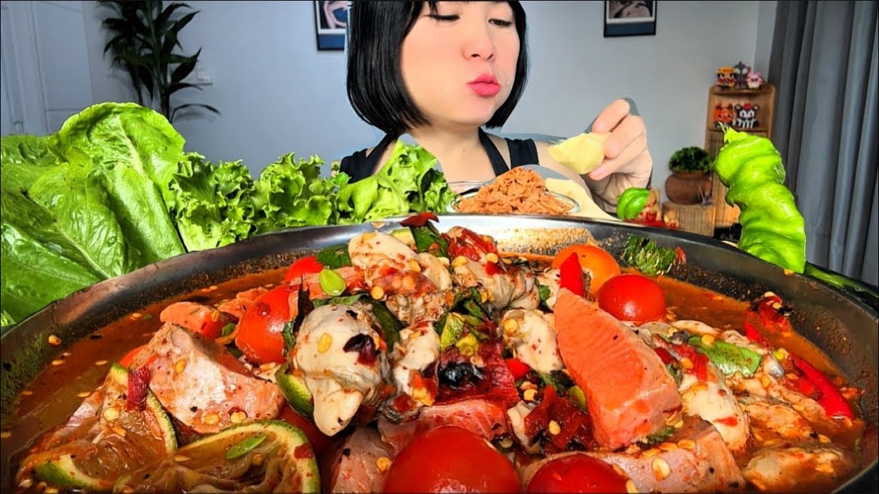 Thaifood ASMR ตำหอยนางรมแซลมอน ปลาร้านัวเปรี้ยวหวานแซบๆ Oyster papaya salad with Salmon MUKBANG SHOW
