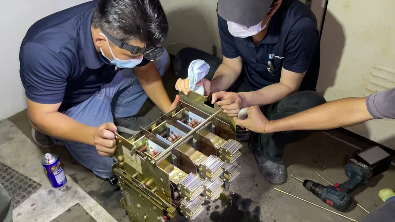 Servicing UNELEC air circuit breaker not able to trip