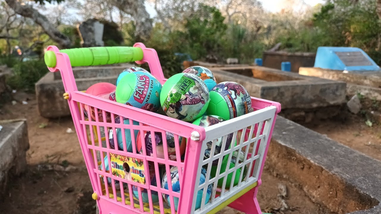 SEREM😱 Berburu telur berhadiah di kuburan||Ada banyak telur berhadiah/bola kejutan matuuull 🥳