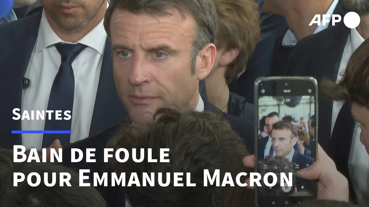 En déplacement à Saintes, Macron s'offre un bain de foule | AFP Images