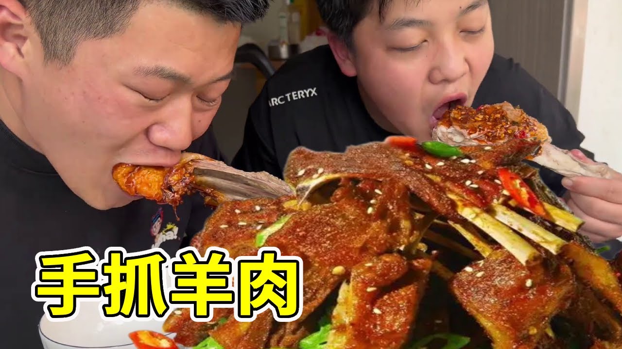 胖龙越看越觉得不对劲！儿子跟小强长得越来越像简直一模一样！连拿手的手抓羊排瞬间都不香了！【胖龙的小生活】