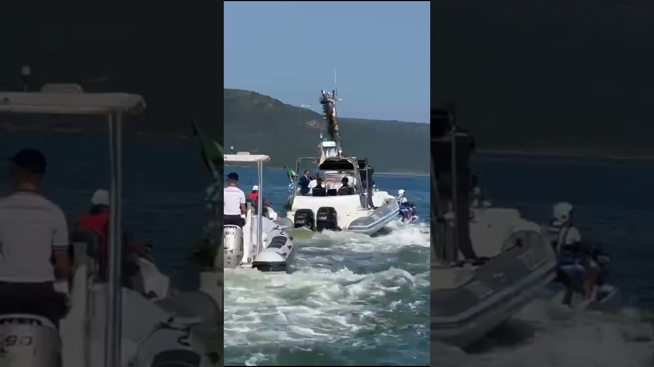 Nostra Signora di Bonaria. Le immagini della processione in mare a Marceddì