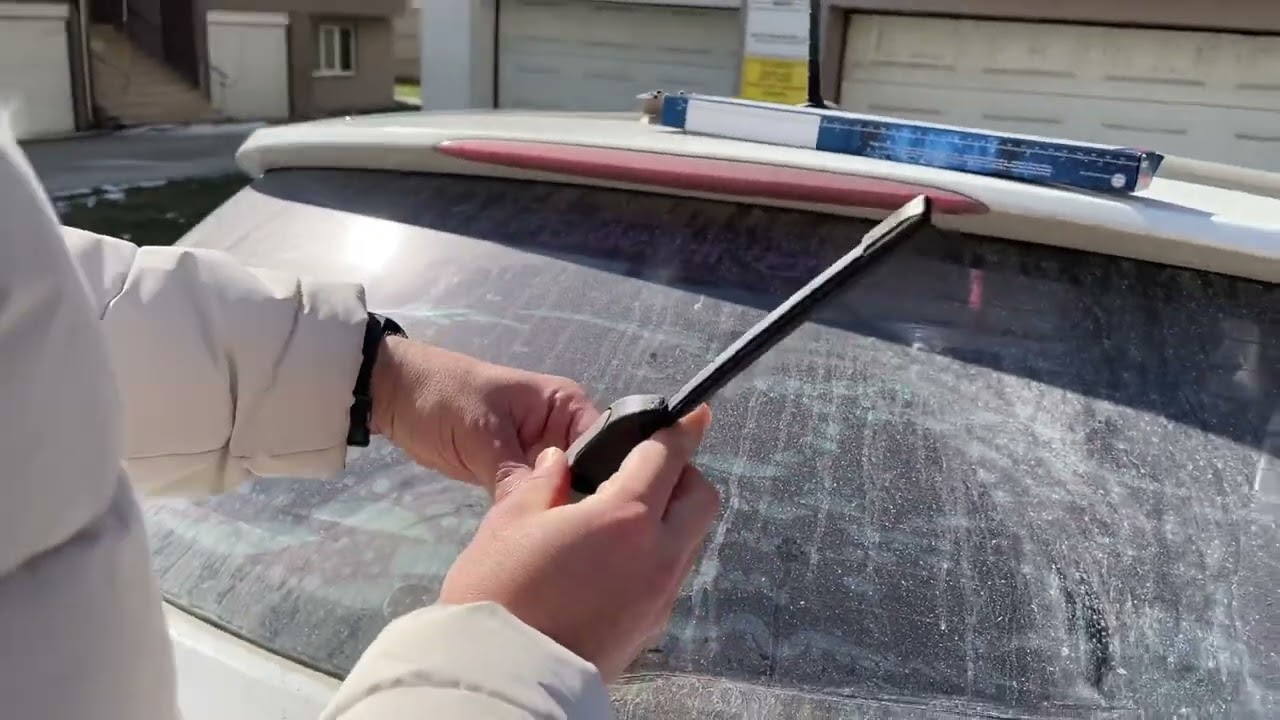 Hyundai i30 Arka Silecek Değişimi (Hyundai i30 Rear Wiper Replacement)