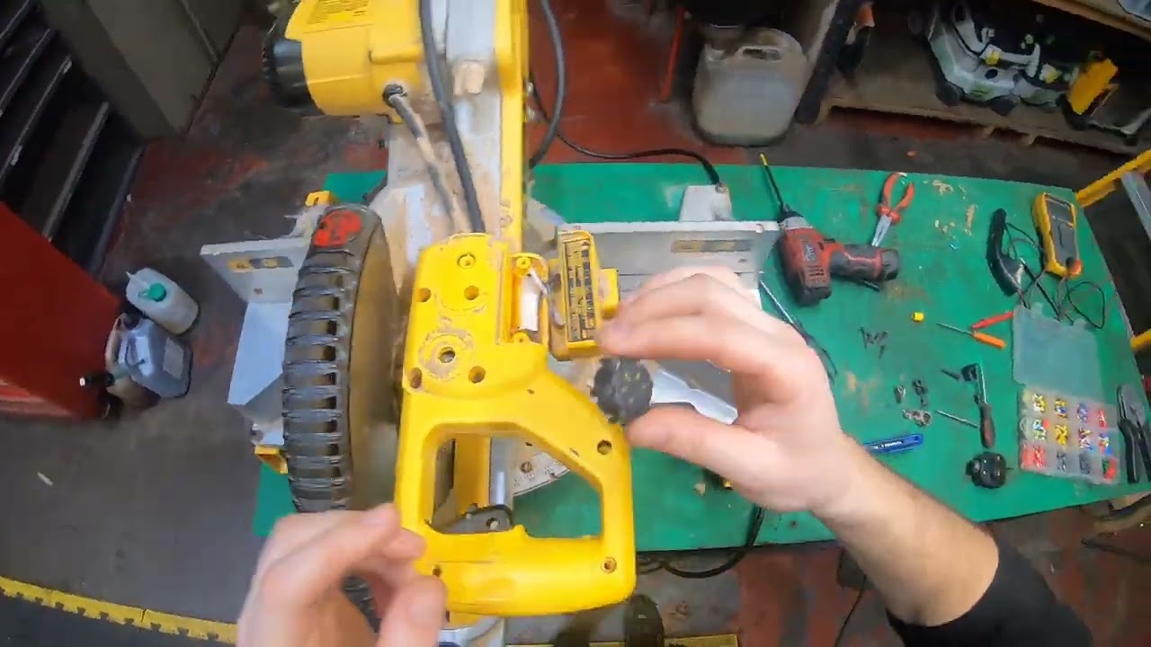 Dewalt DWS 780 power cable and carbon brushes replacement
