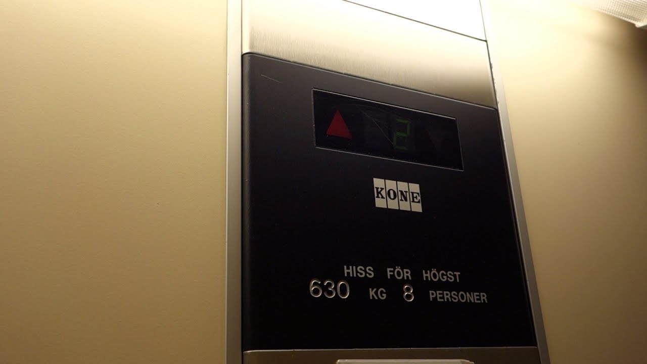 ALMOST GOT STUCK!!! 1986 KONE Roped Hydraulic Elevator @ Tägtgatan 10, Söderhamn, Sweden.