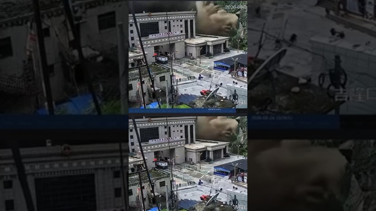 Масштабное наводнение и оползни на границе Непала и Тибета
