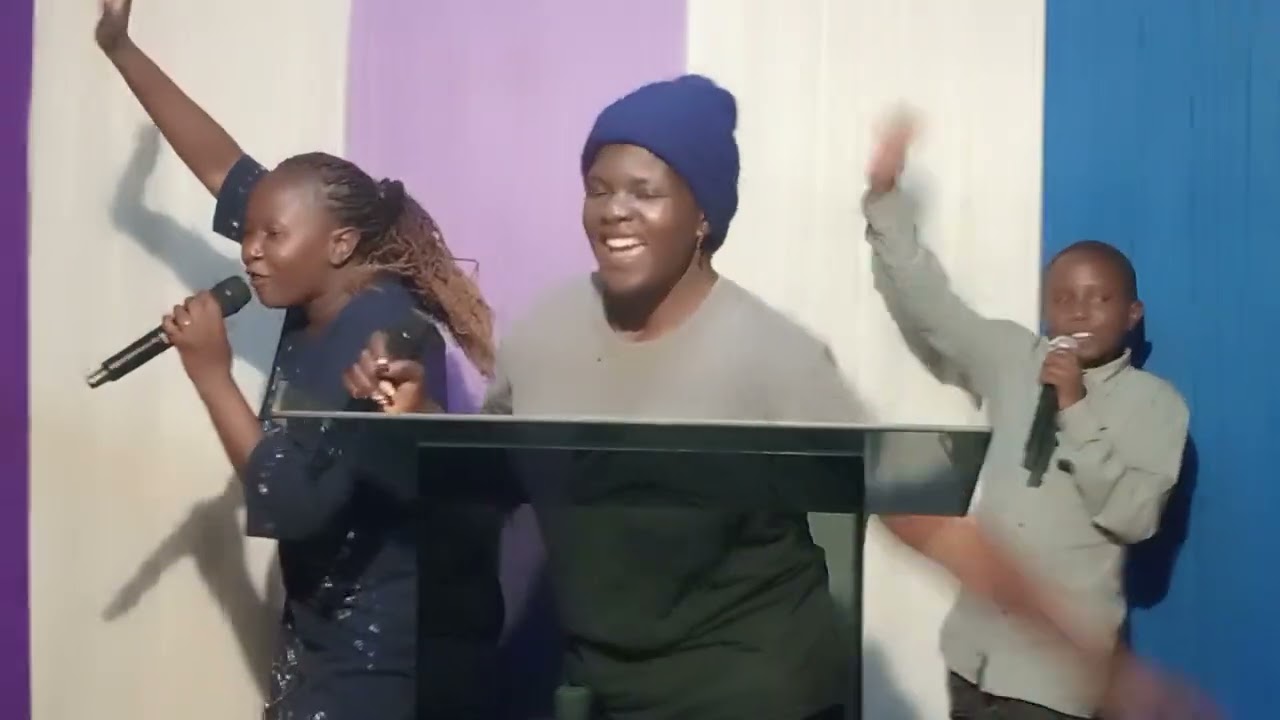 POWERFUL PRAISES 🔥by Minister Susan  - 2025 Crossover Service 
